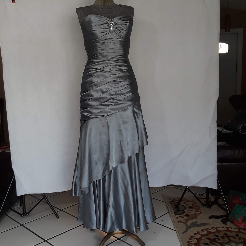 Silver prom/ homcoming/ wedding dress